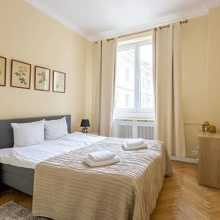 Golden Warsaw- 3 Separate - Location&nowy Swiat *