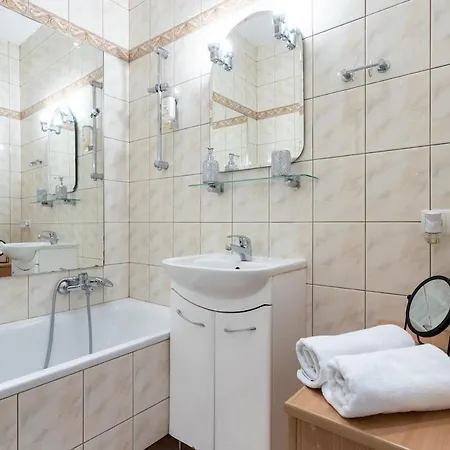 Golden Warsaw- 3 Separate - Location&nowy Swiat *